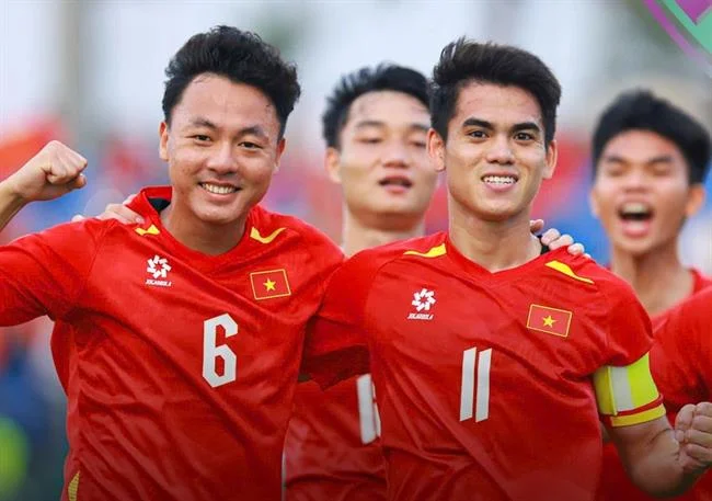Biểu tượng bảo mật dữ liệu với khóa và khiên